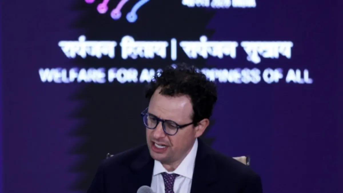 Dario Amodei avertizează că agenții de inteligență artificială ar putea prelua controlul internetului