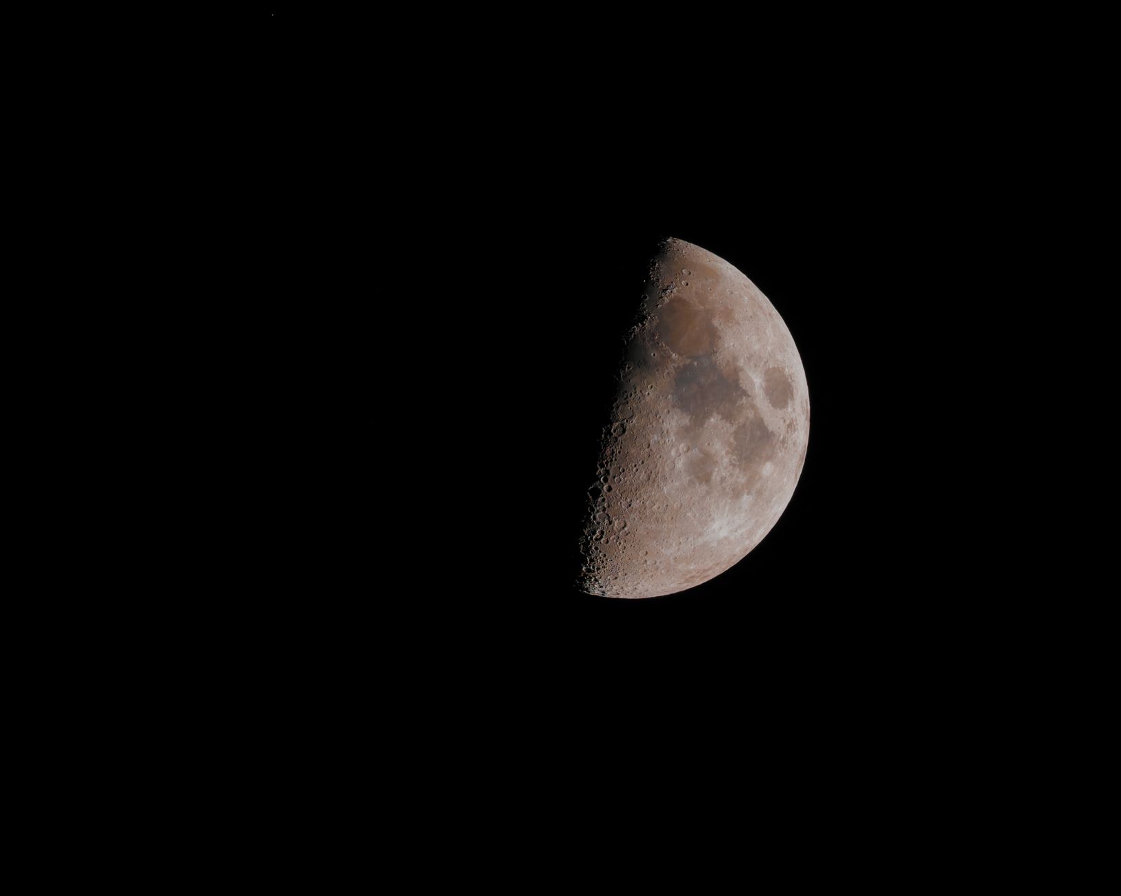 O structură de 60 km pe fața ascunsă a Lunii oferă dovezi despre vechiul câmp magnetic lunar