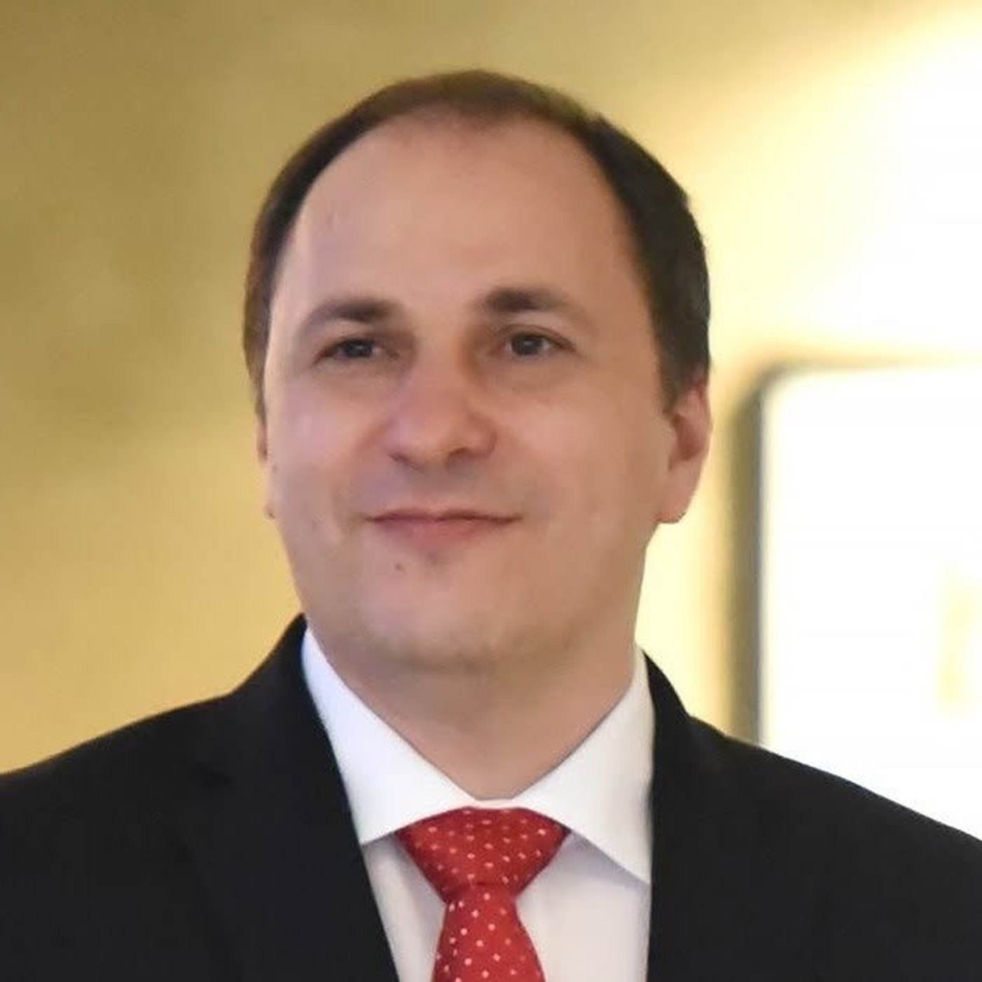 Mihai Dimian: Se pregătesc măsuri pentru limitarea impactului inteligenței artificiale și al telefoanelor în școli