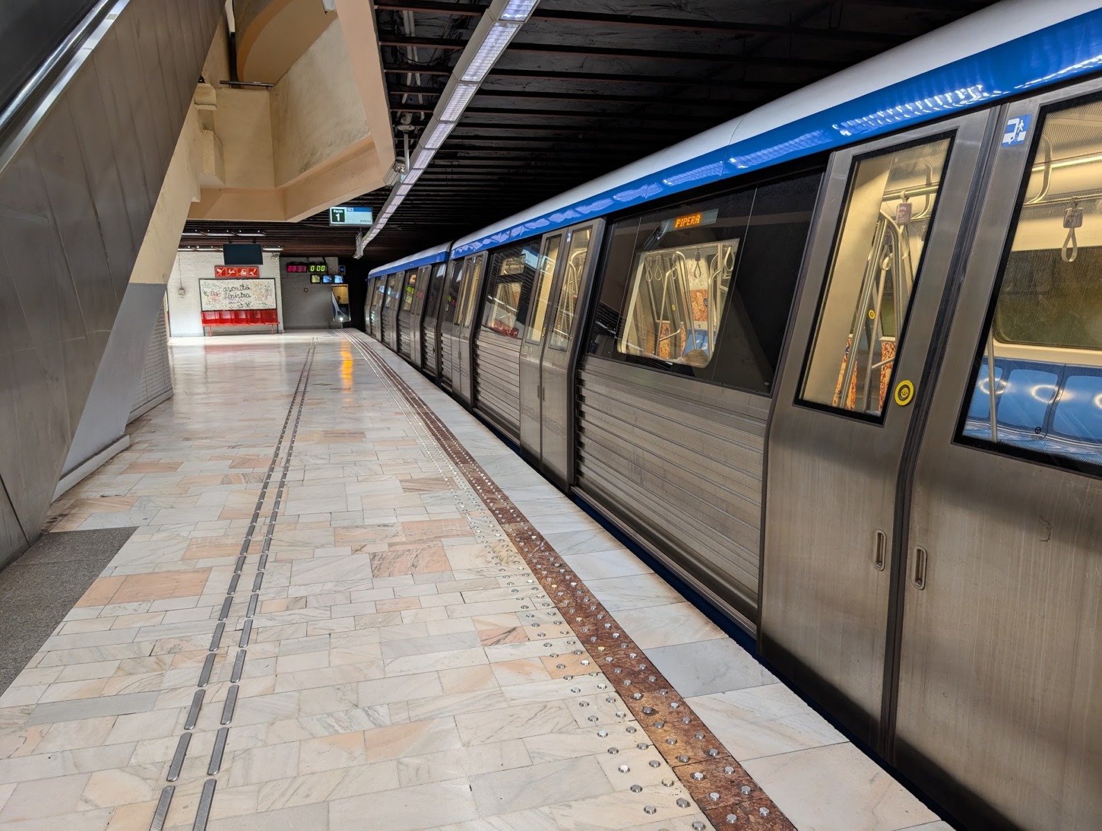 Salariile angajaților Metrorex au fost plătite după aprobarea unui nou buget de către Guvern