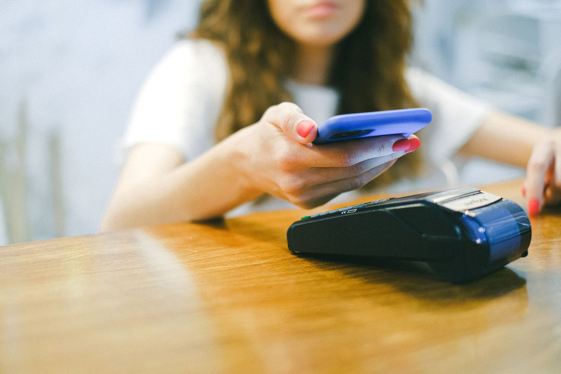 Raiffeisen Bank introduce un asistent bazat pe inteligență artificială pentru antreprenori