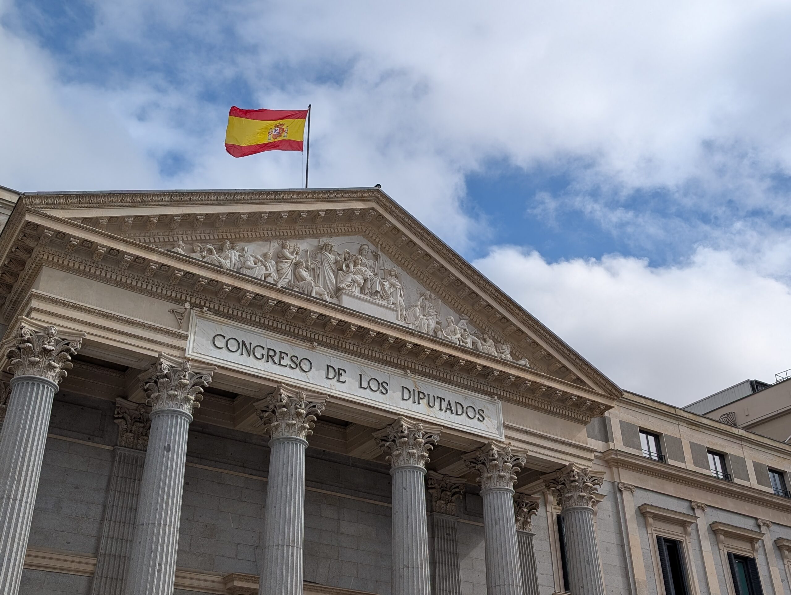 Guvernul Spaniei suspendă evacuările din locuințe până în 2030 ca răspuns la proteste