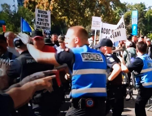 Protest de agricultori în fața Guvernului: Revendicări privind zootehnia și presiuni asupra participanților