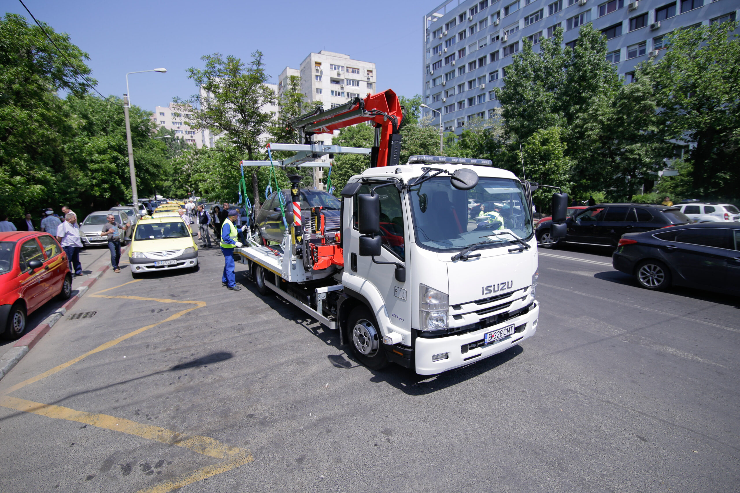 Noi reguli și tarife pentru ridicarea mașinilor parcate ilegal în București