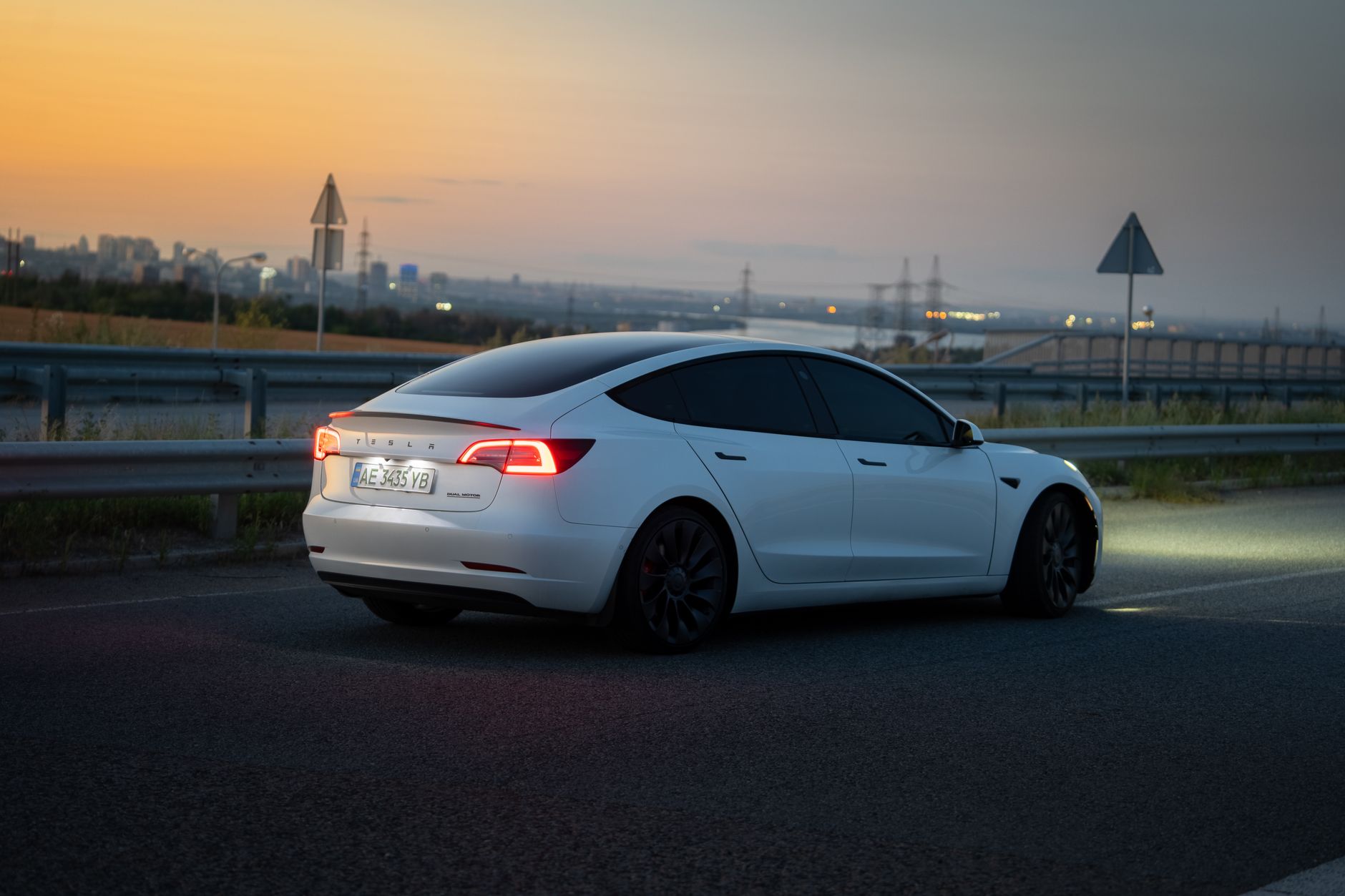 Tesla Model S atinge pragul istoric de 3.000.000 de kilometri parcurși