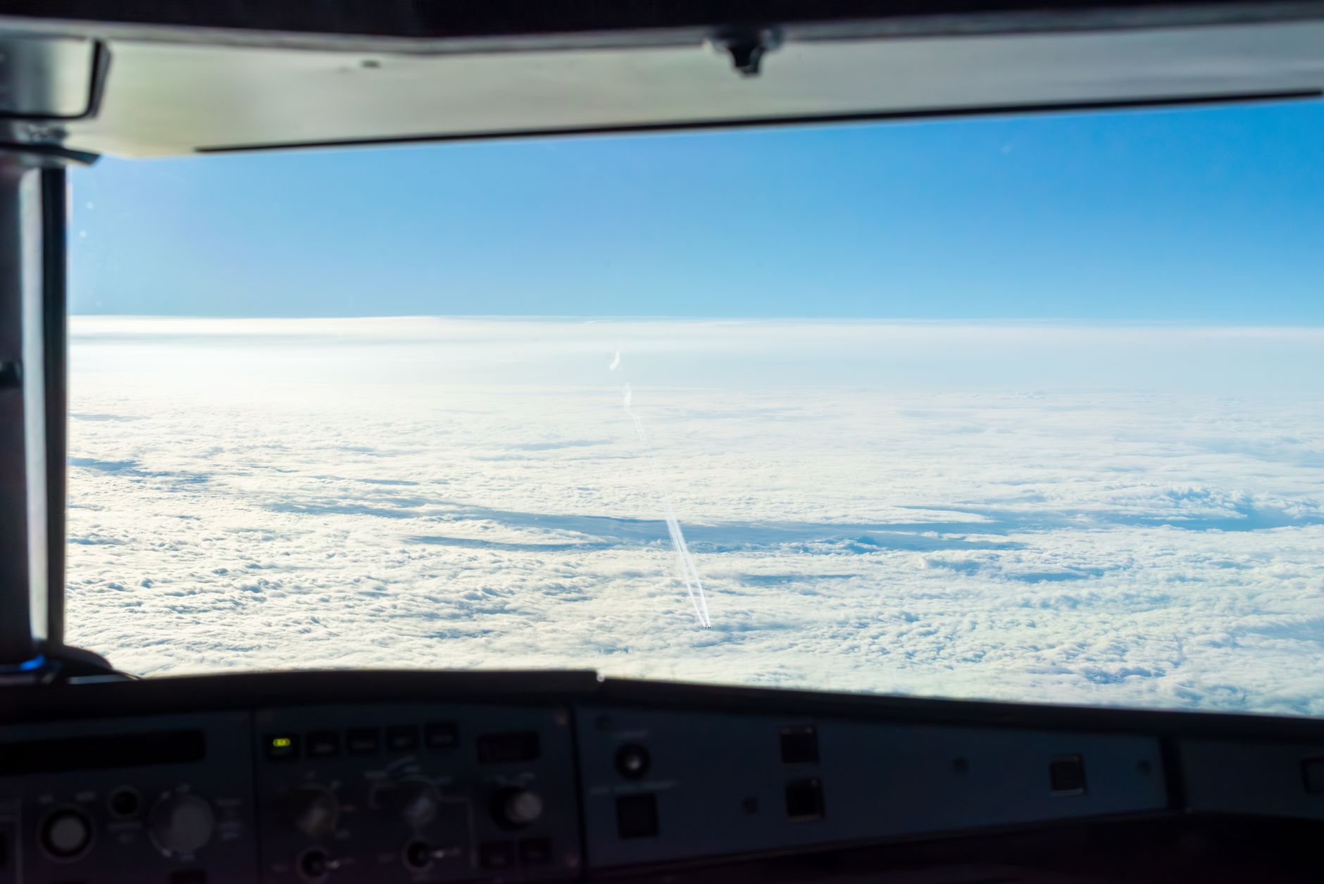 Atac la bordul unui avion Flydubai: copilotul ar fi încercat să prăbușească aeronava într-un oraș din Israel