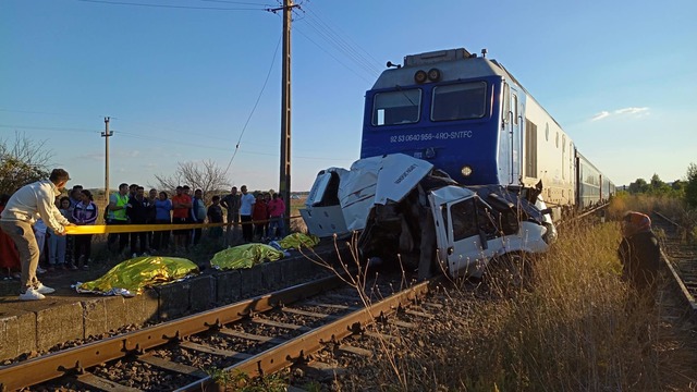 Tragedie în Galați: Patru persoane au murit după ce un tren a lovit o autoutilitară la o trecere la nivel