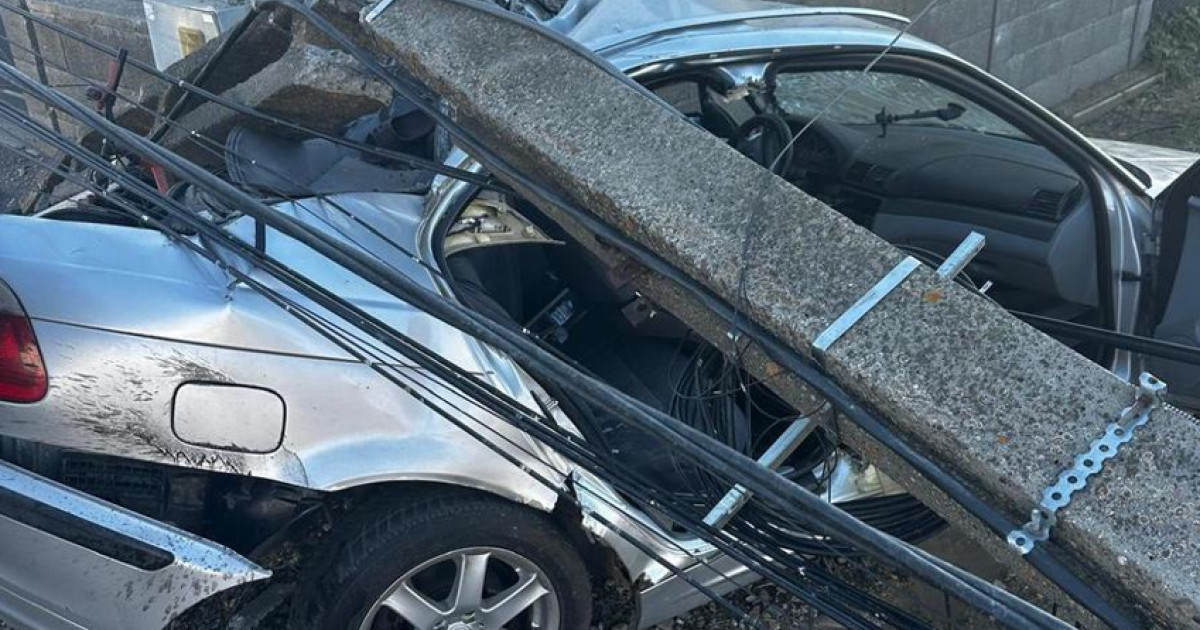 Accident grav la Câmpia Turzii: un autoturism a lovit un stâlp de beton, un copil de 7 ani este în stare critică