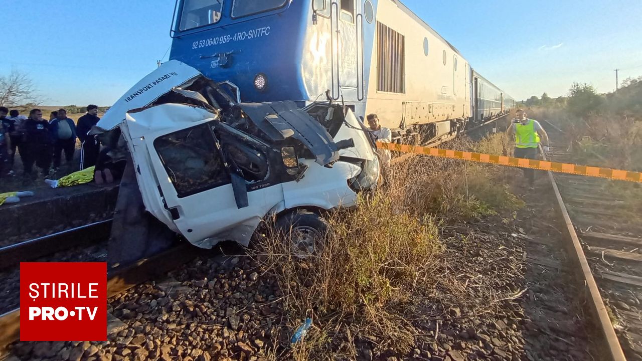 Tragedie în Galați: Un tren a lovit o autoutilitară pe care se aflau patru persoane