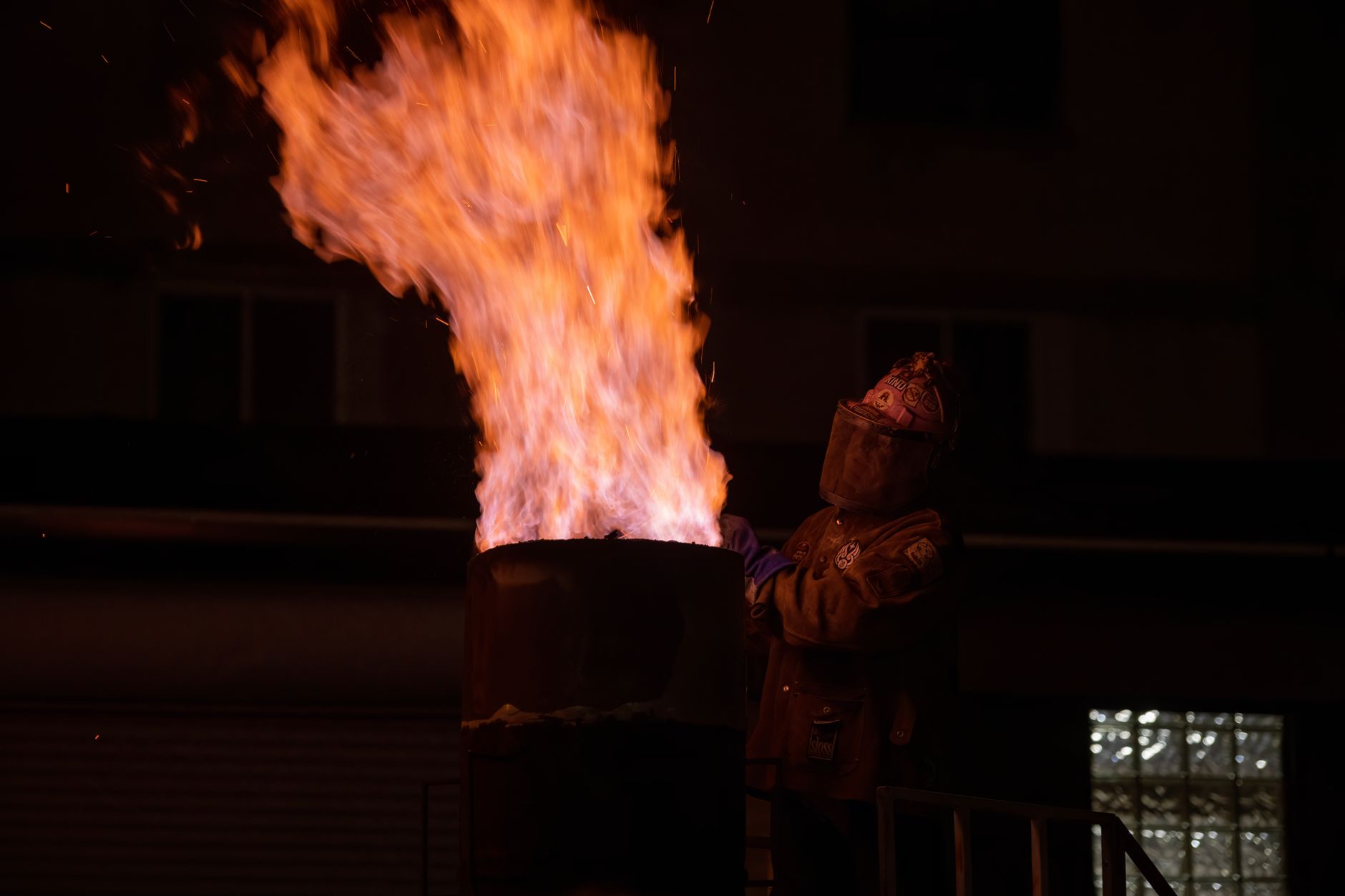 Un adăpost de animale din județul Neamț a fost distrus de un incendiu suspect