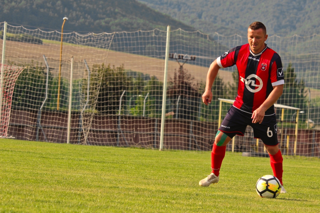 Companie din Italia obligată să plătească 72.000 de euro unui angajat concediat după ce a jucat fotbal în concediu medical