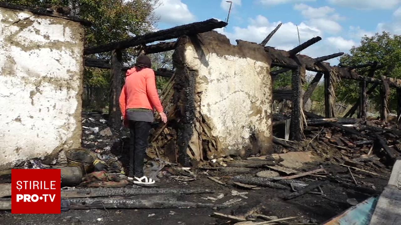 Incendiu suspect în Neamț: O familie suspectează fiica adoptivă după pierderea proviziilor de iarnă