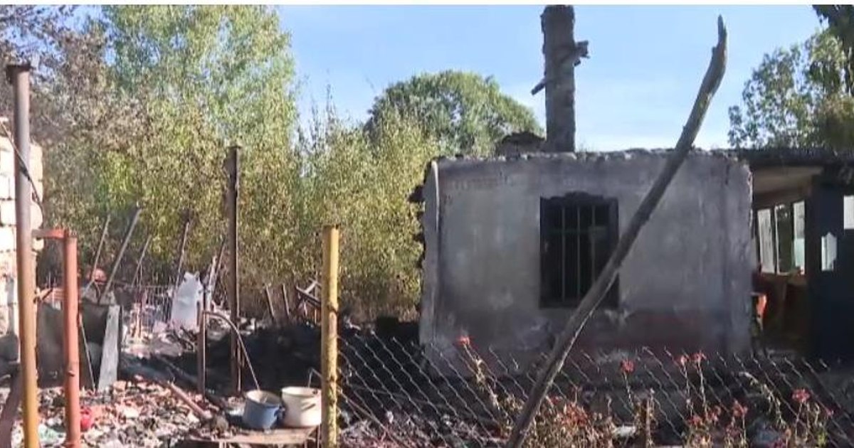 Un incendiu provocat intenționat pentru eliminarea unor viespi a distrus o casă din Gorj