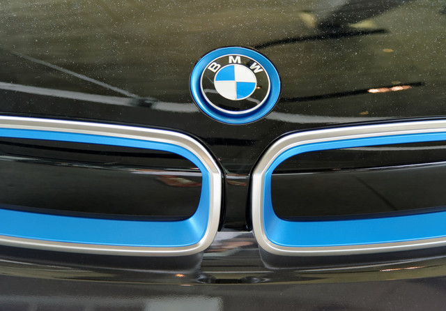 BMW implementează un plan de restructurare prin utilizarea inteligenței artificiale și reducerea managementului