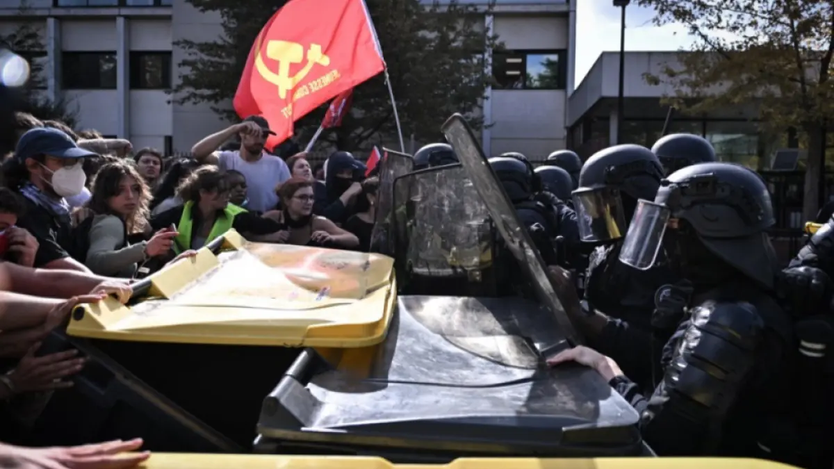 Proteste masive în liceele din Franța: de la nemulțumiri în educație la acuzații de instigare politică