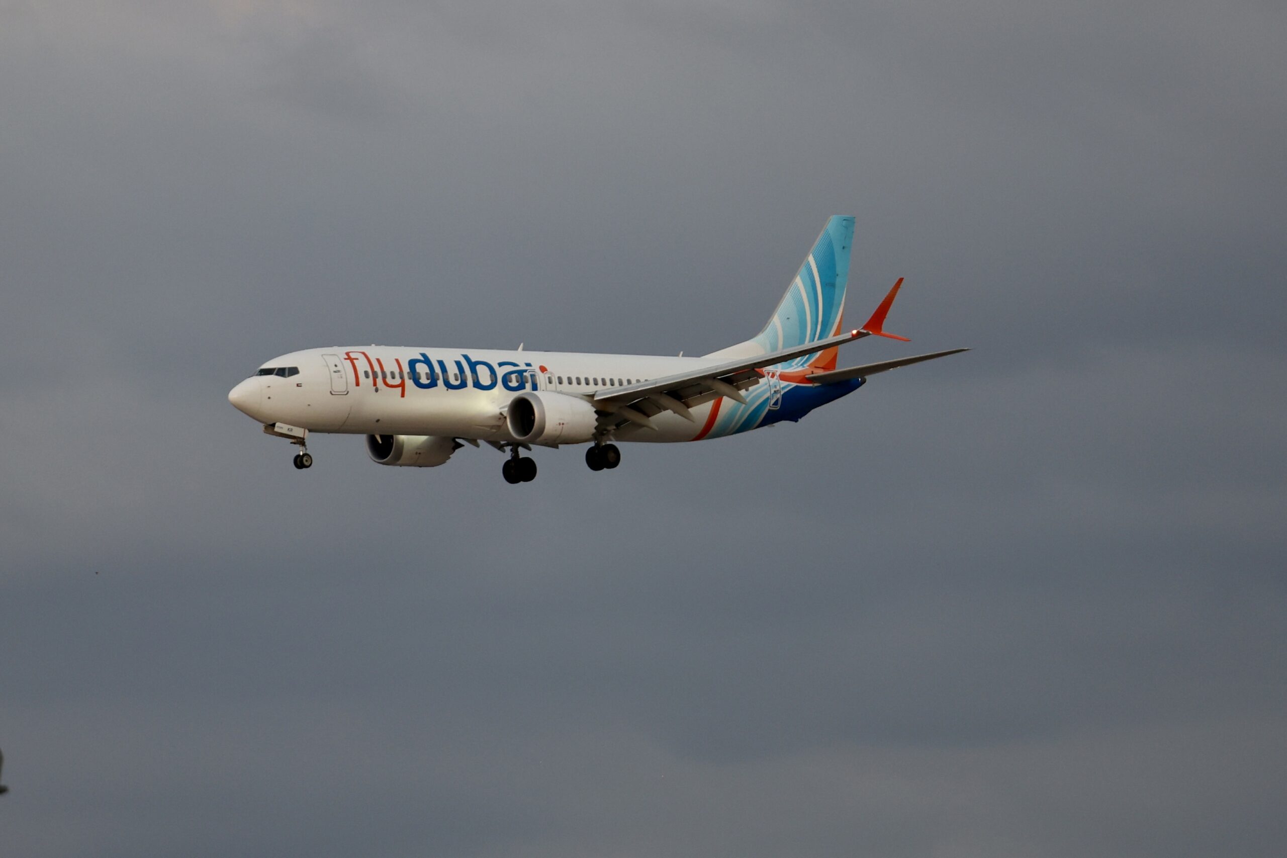 Atac violent la bordul unui avion Flydubai: copilotul l-a atacat pe pilot cu un topor de urgență