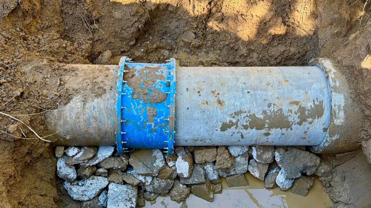 Avarie majoră la conducta de aducțiune Valea Uzului – Bacău: mai multe cartiere rămân fără apă