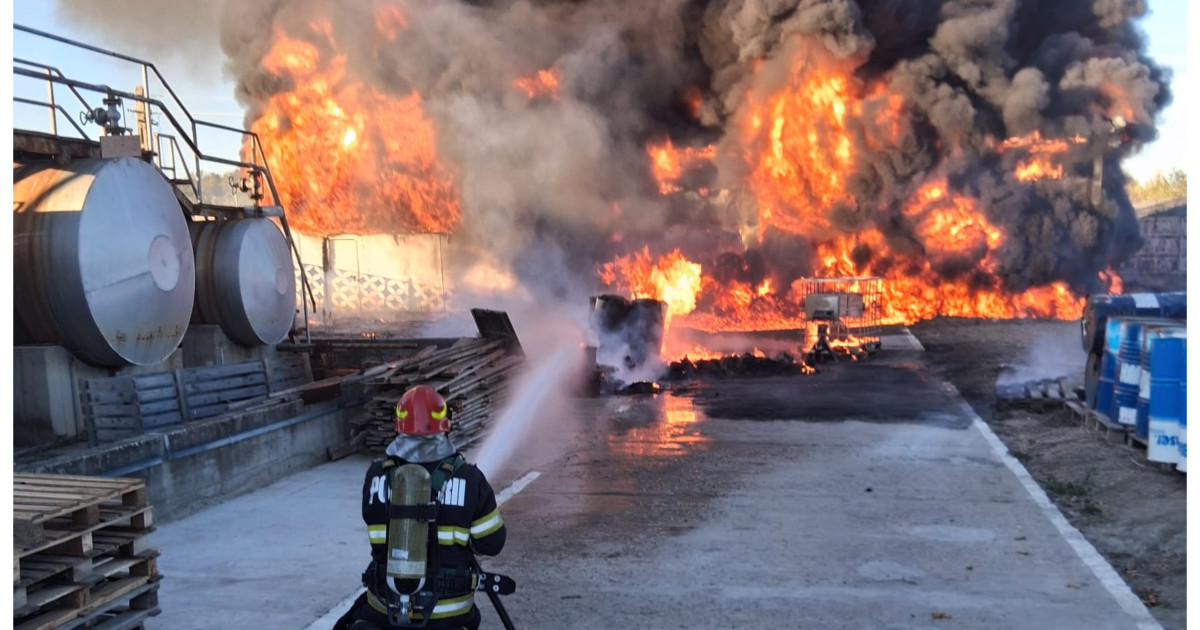 Incendiu la o hală de depozitare a vopselurilor și diluanților în județul Vâlcea
