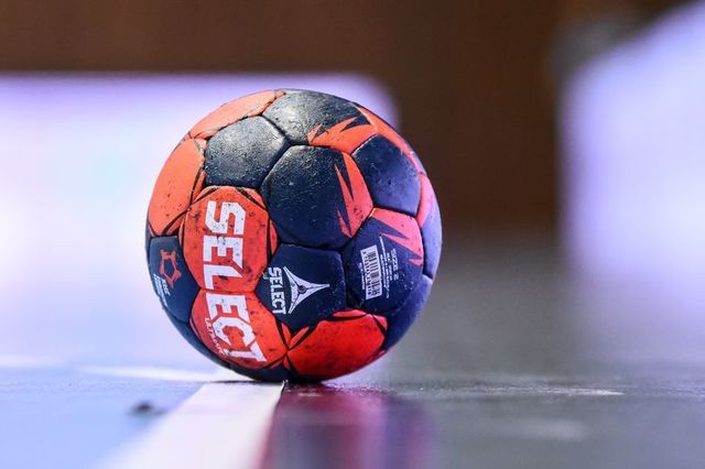Universitatea Cluj a obținut prima victorie din Liga Națională de handbal după un duel strâns cu Steaua București