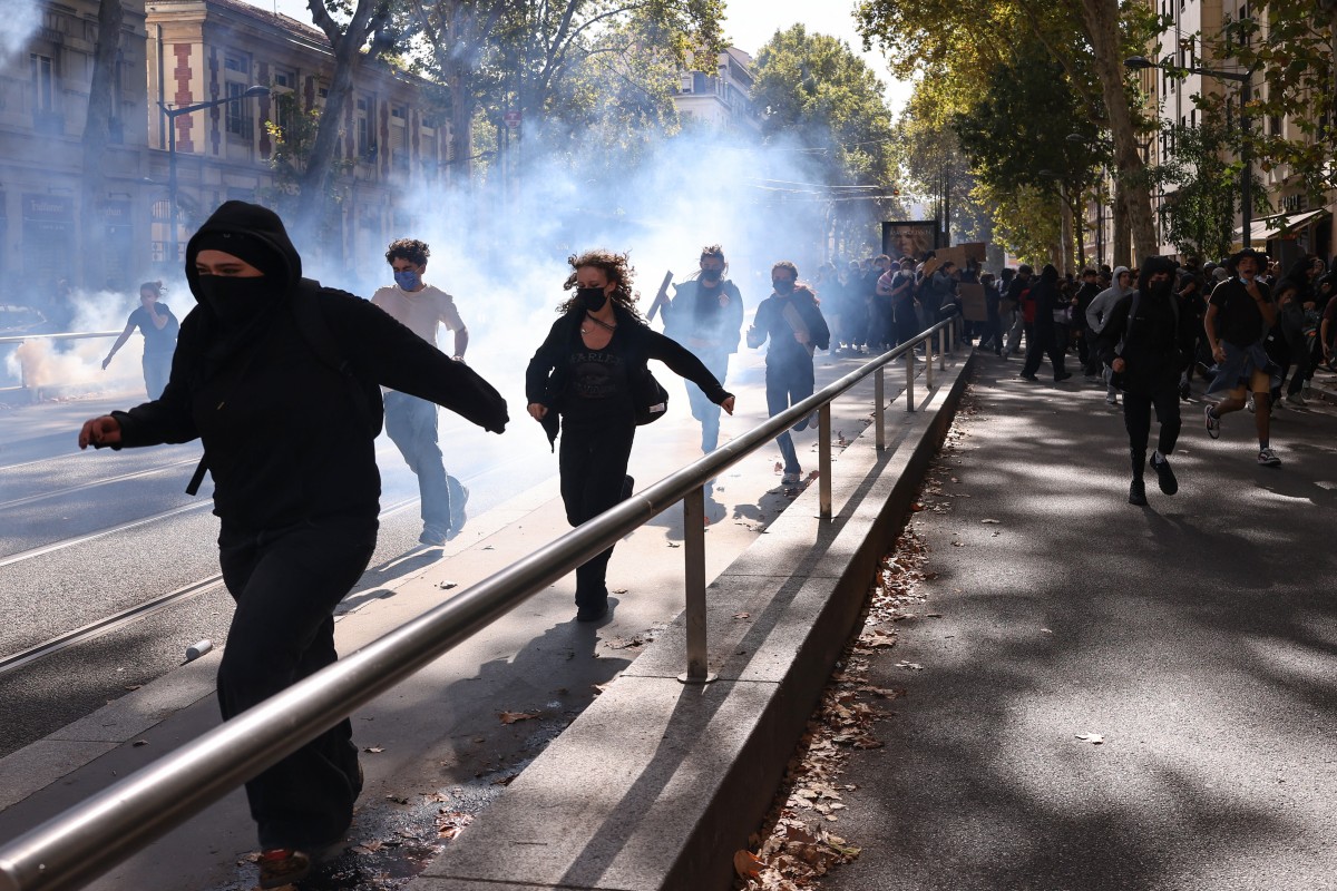 Protestele liceenilor din Franța au scăpat de sub control, conform șefului poliției din Paris