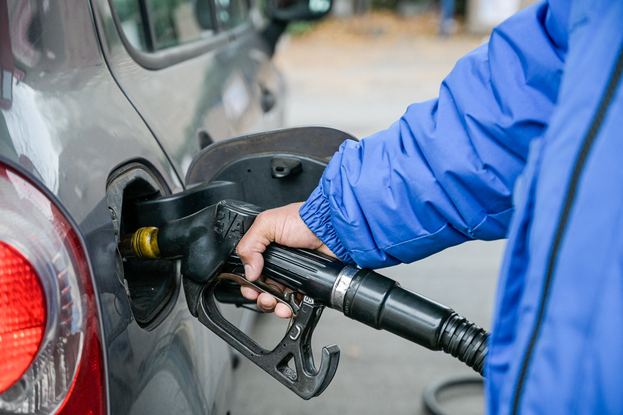 Ministerul Finanțelor menține reducerea de 25% la acciza pentru motorină până la sfârșitul lunii septembrie