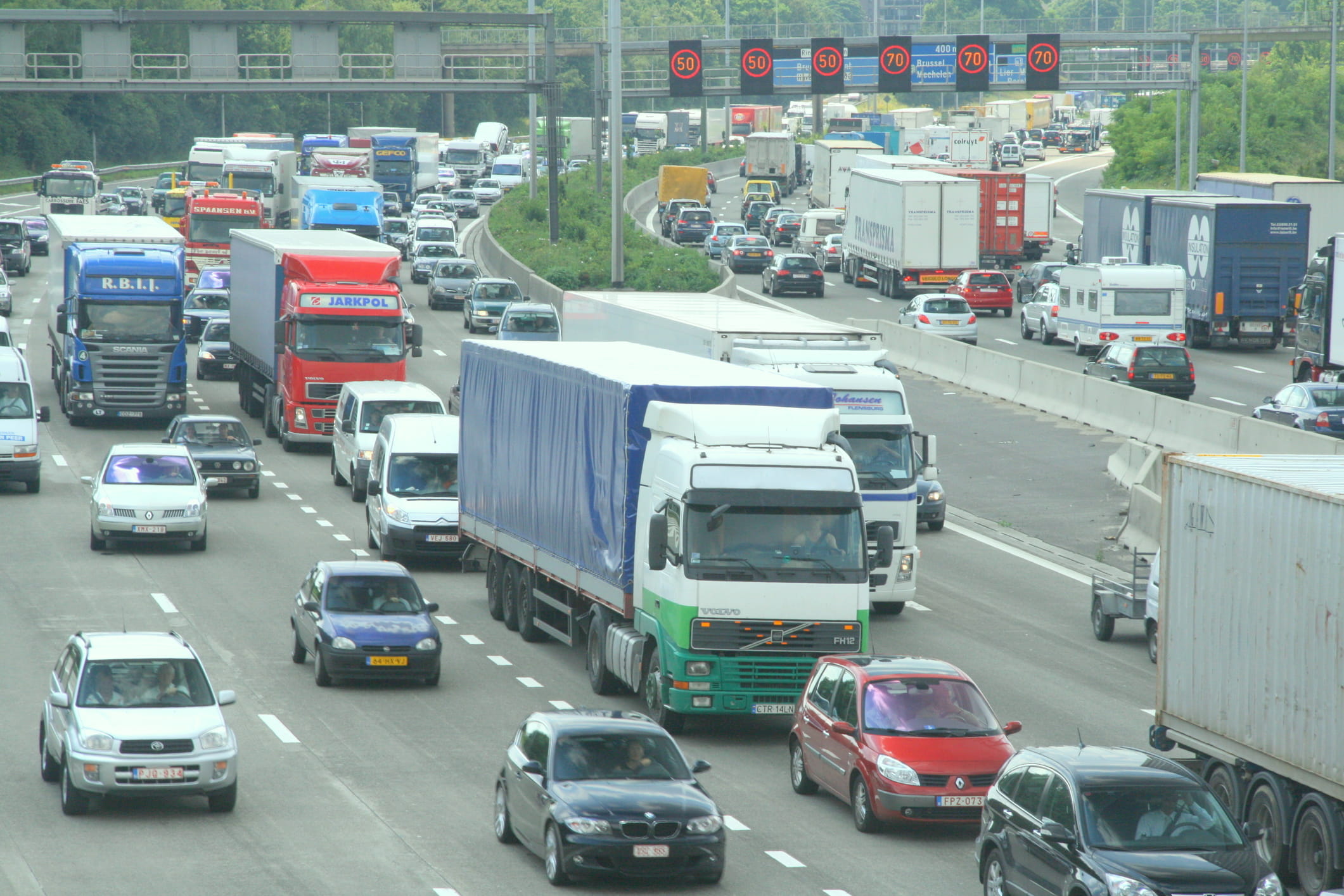 Protest masiv al transportatorilor în Târgu Jiu din cauza noilor taxe și a sistemului TollRo