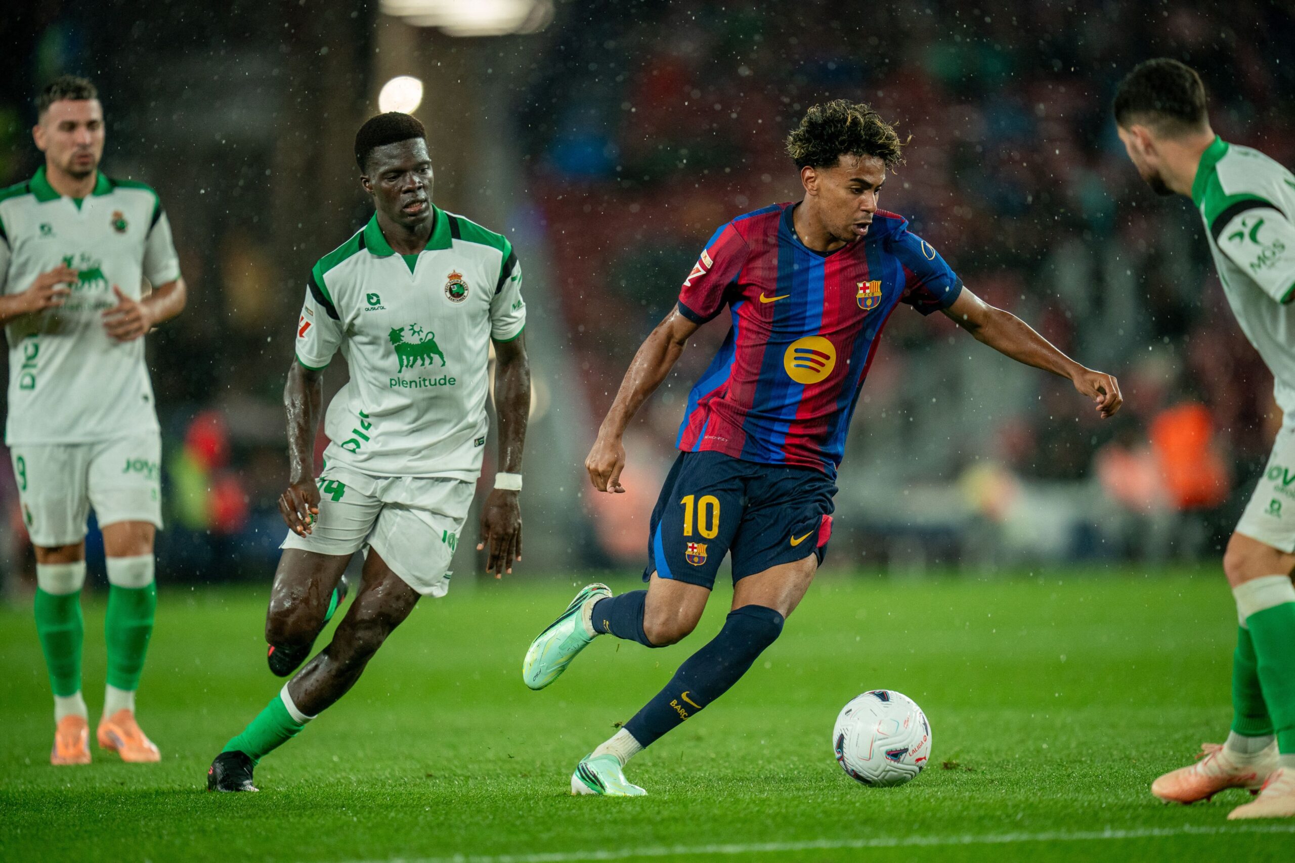 Posibilă excludere a echipei FC Barcelona din Champions League din cauza investigației UEFA