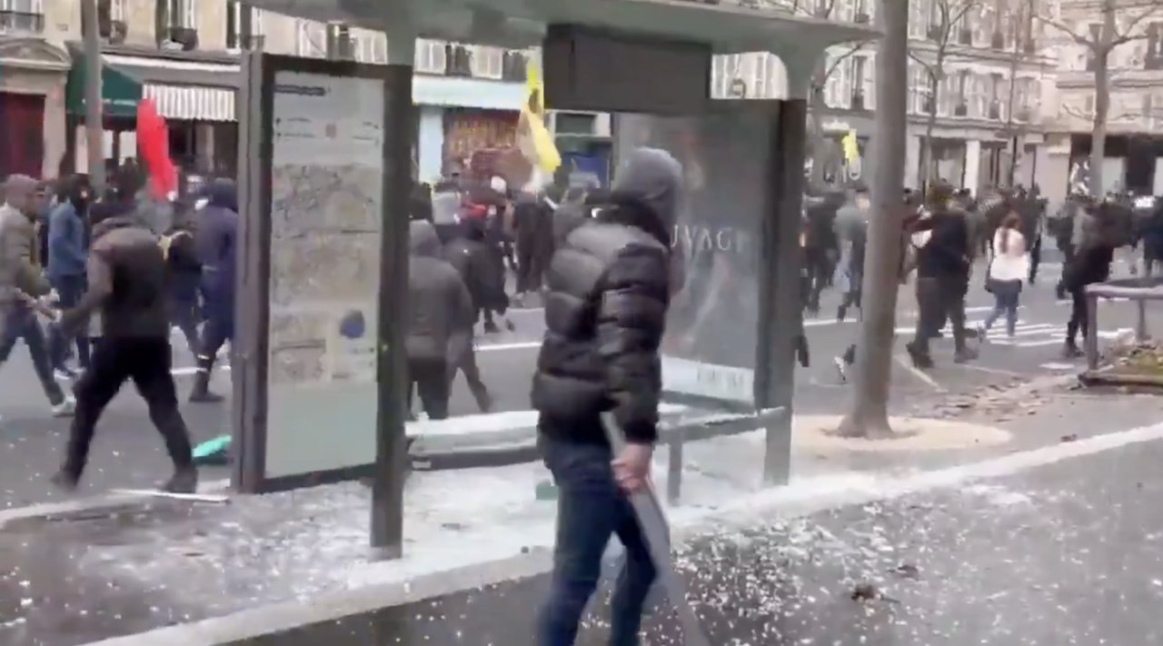 Criza din Franța: Aproape 500 de licee vor fi închise după protestele violente ale elevilor