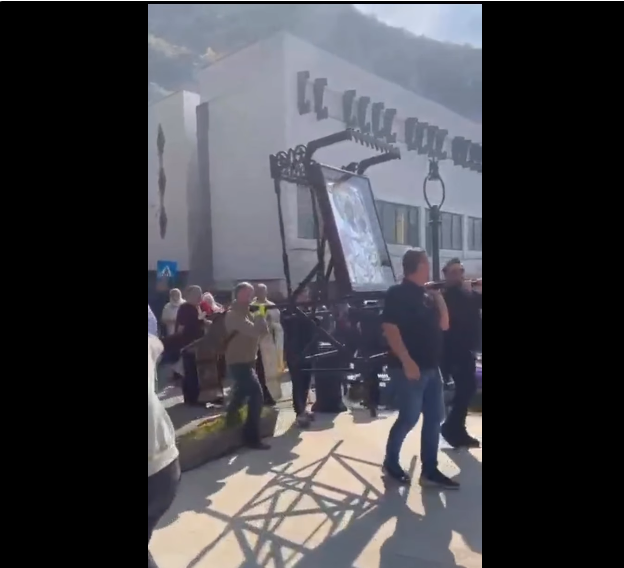 Directorul Parcului Domogled a participat la o procesiune pentru ploaie, în timp ce incendiile continuă