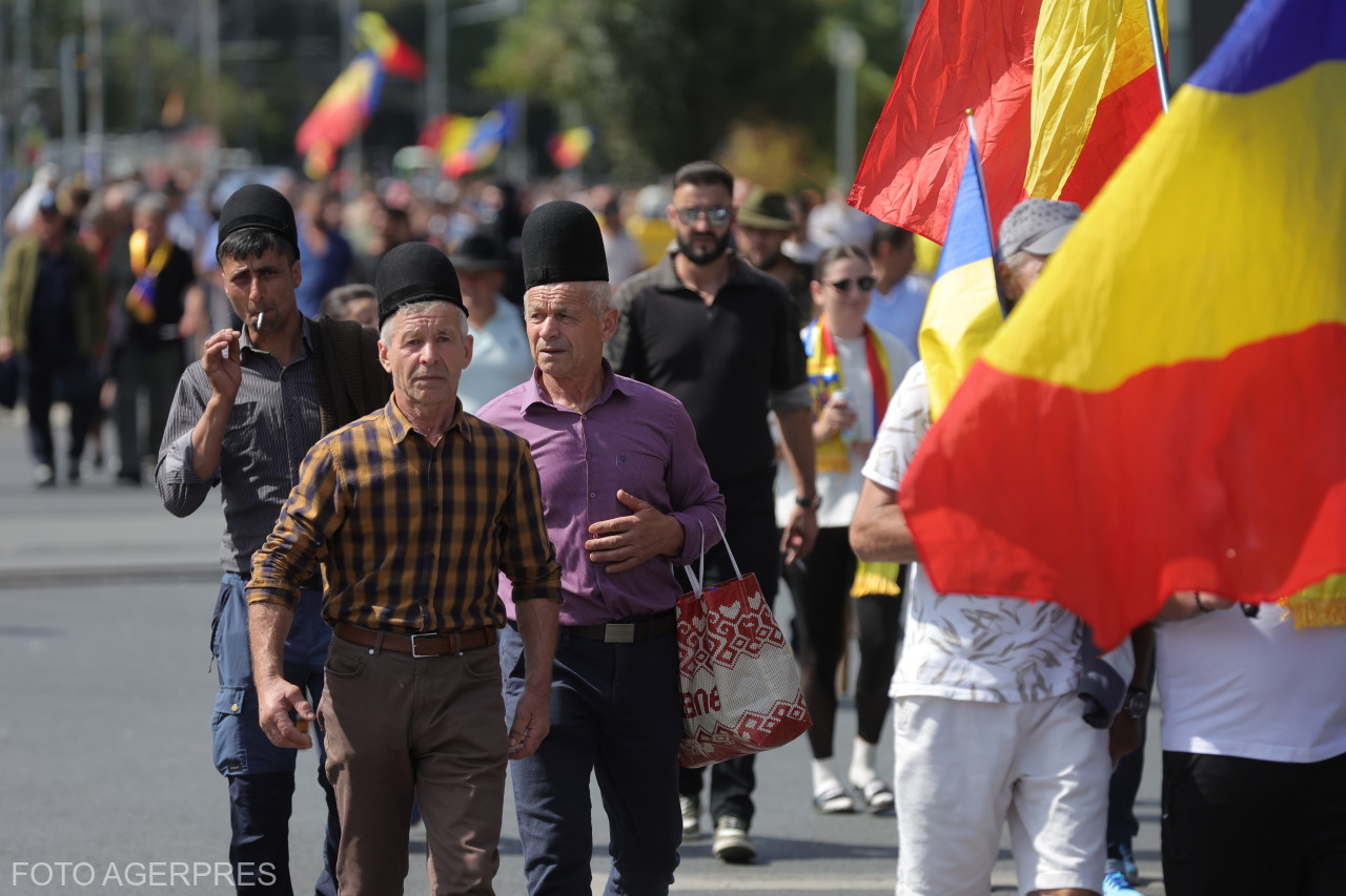 Protest de oieri în fața Guvernului în Piața Victoriei din București