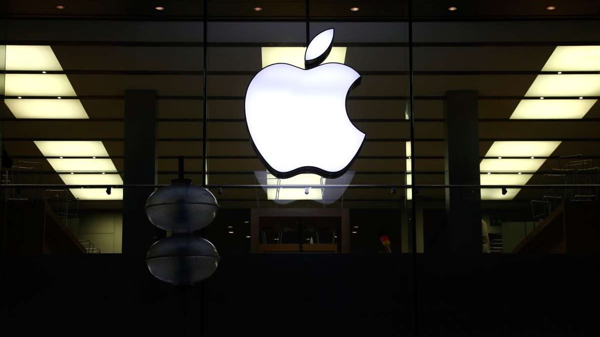 Conflictul dintre Apple și Uniunea Europeană blochează lansarea Siri AI pentru utilizatorii de iPhone
