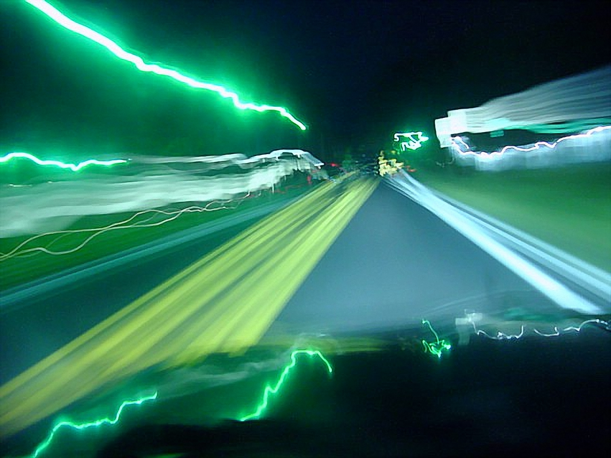 Un șofer a fost sancționat pe A1 după ce a circulat cu 211 km/h, depășind limita de viteză