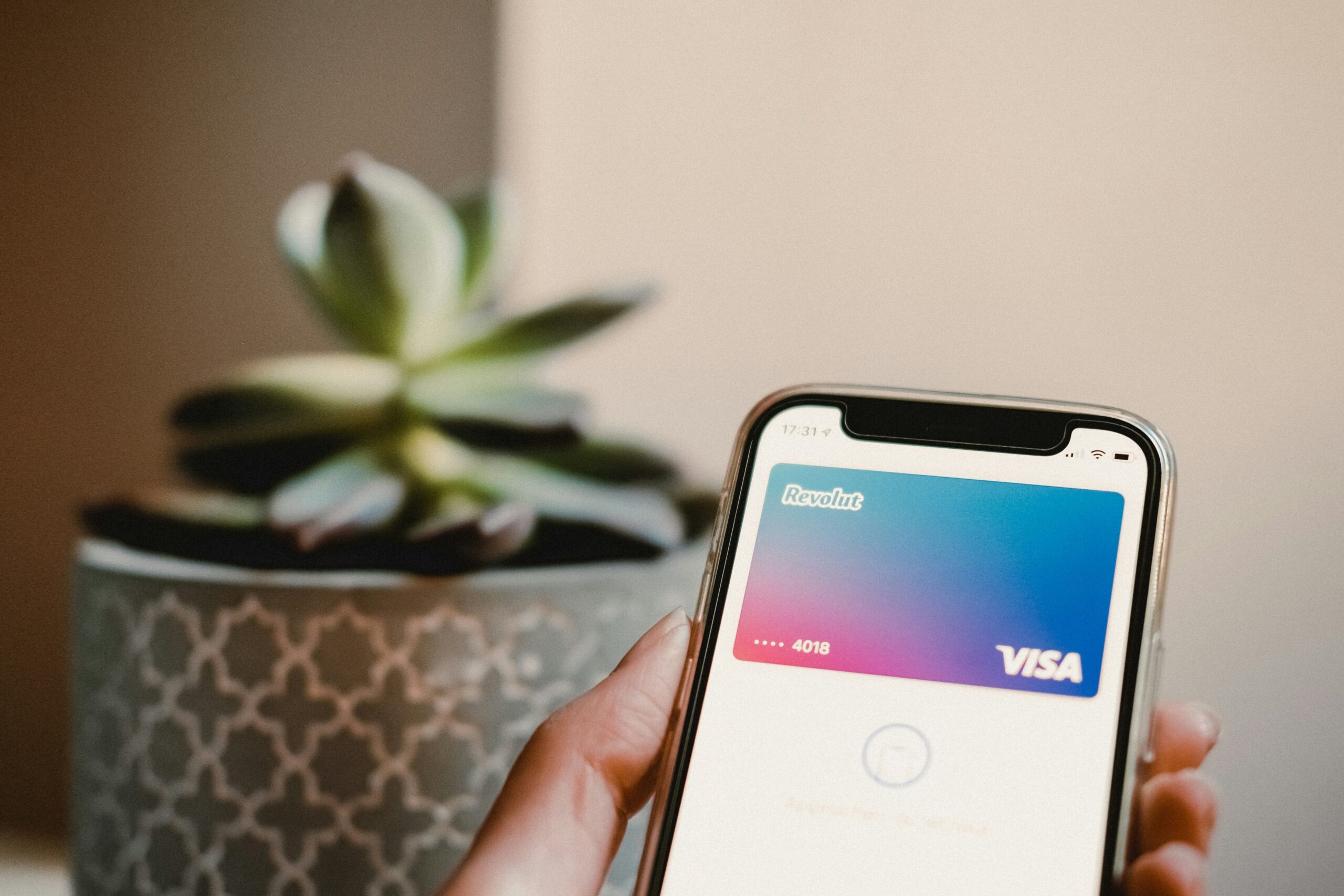 Date ale clienților Revolut au fost accesate de persoane neautorizate prin e-mailuri frauduloase