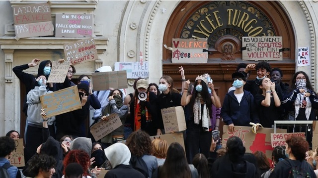 Peste 5.000 de rețineri în Franța în urma protestelor liceenilor; Liga Drepturilor Omului alertează