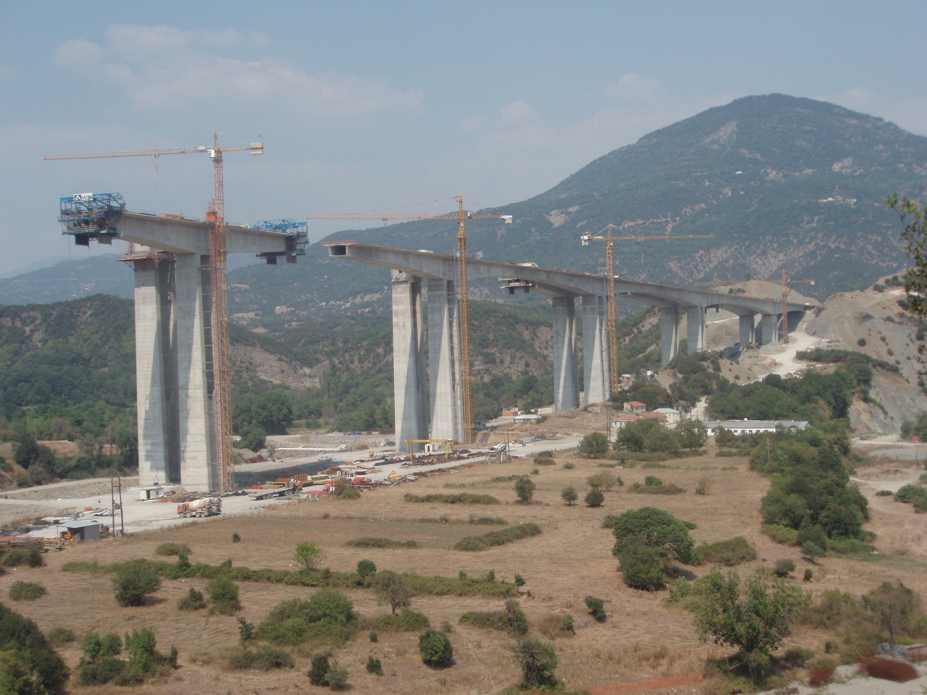 Grinzile pentru autostrada Sibiu-Pitești sunt produse la Racovița și trimise direct la șantier