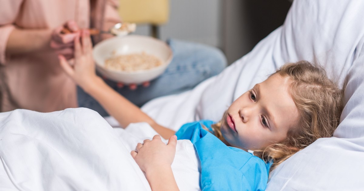 Alertă de toxiinfecție alimentară în județul Bacău: 36 de copii au prezentat simptome de rău