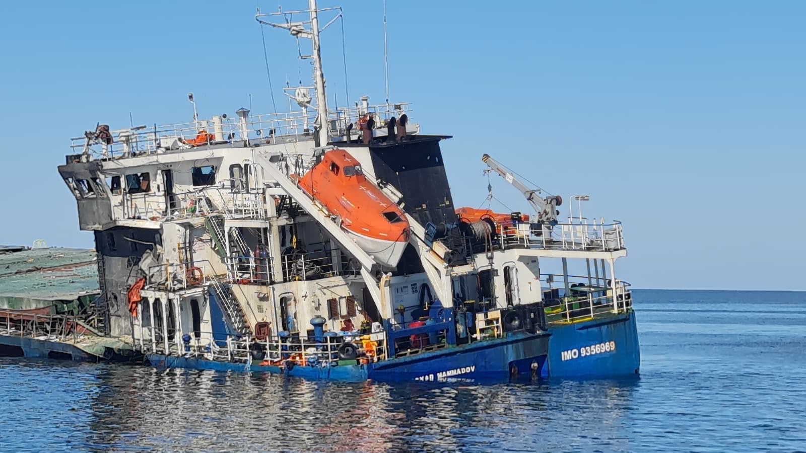 Atac cu drone asupra unei nave de cereale în Marea Neagră: 11 marinari au ajuns la spital în Constanța