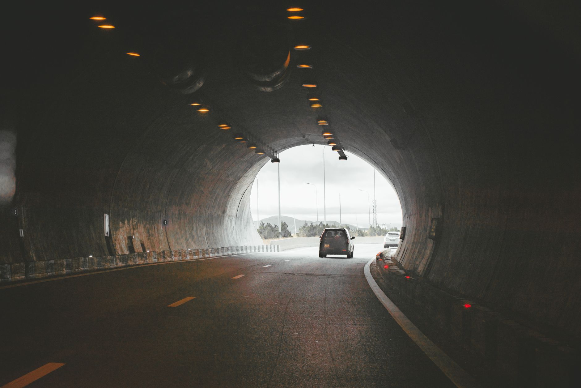 Primul tunel de autostradă din România este aproape gata. Circulația pe Sibiu-Pitești poate începe în octombrie