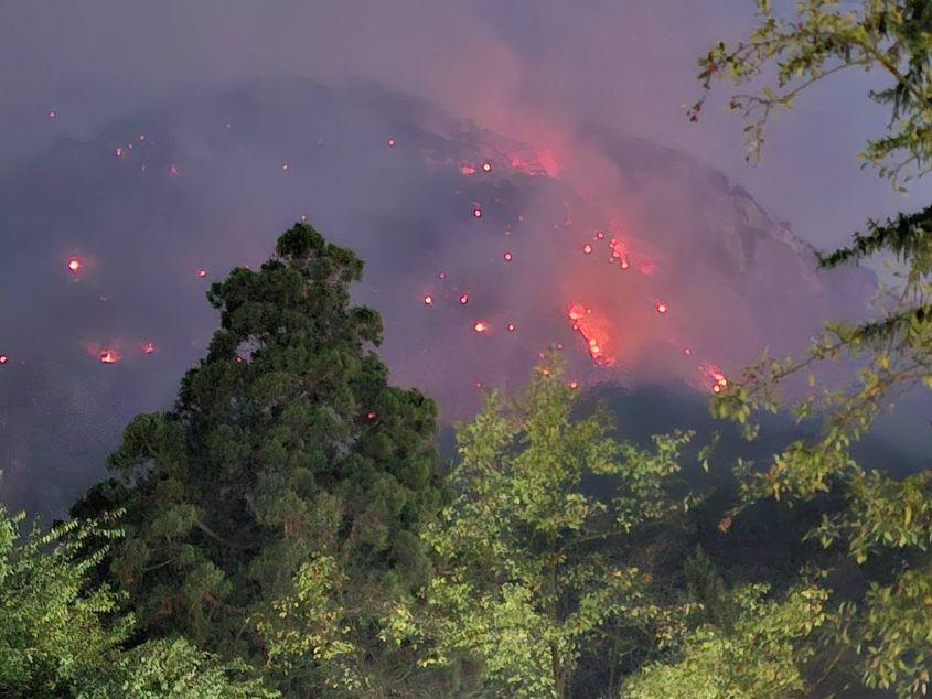 Incendiul din Domogled arde de peste o lună; procesiune religioasă pentru ploaie la Băile Herculane