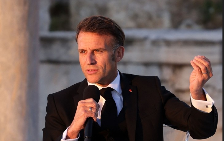 Emmanuel Macron convoacă o reuniune de criză în Franța pe fondul protestelor masive din sistemul de învățământ