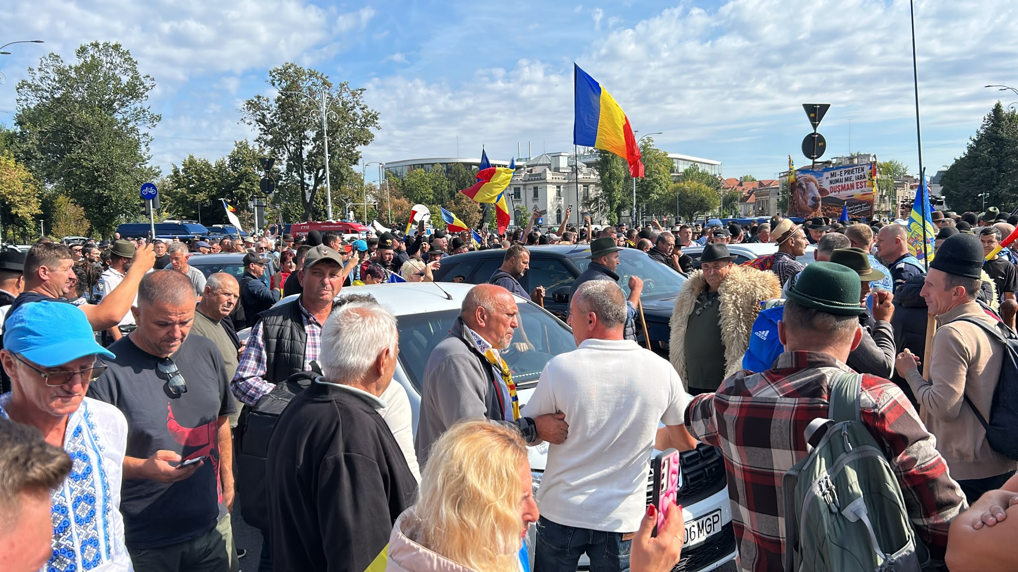 Manifestația fermierilor din fața Guvernului: de la scene de picnic la confruntări violente cu jandarmii