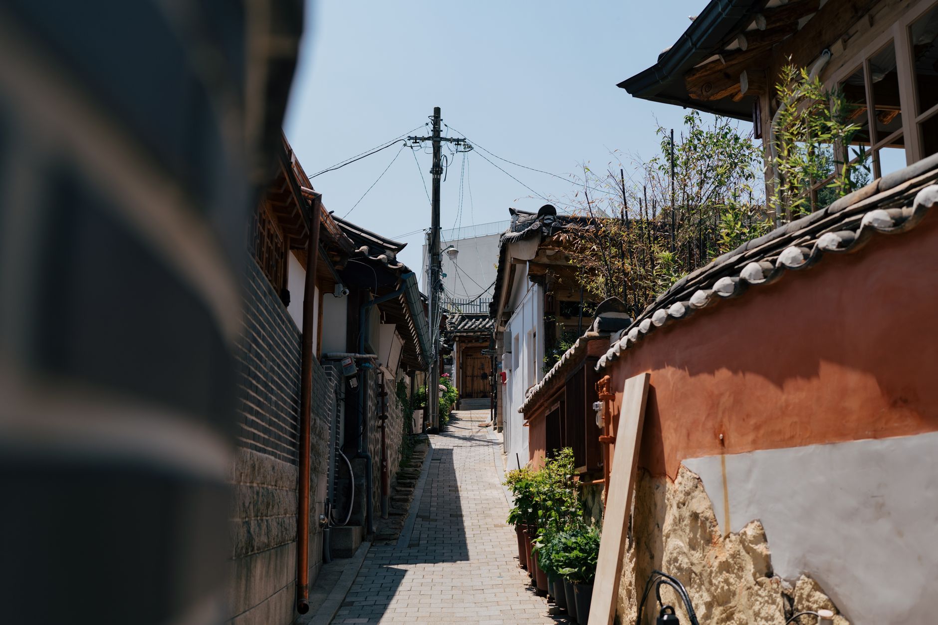 Locuitorii din cartierul istoric Bukchon Hanok Village din Seul angajează agenți privați pentru a controla zgomotul