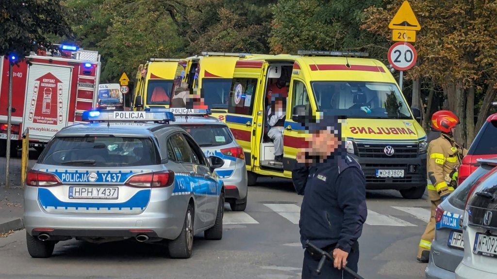 Atac cu cuțitul într-o școală din Polonia: nouă persoane rănite, inclusiv un profesor