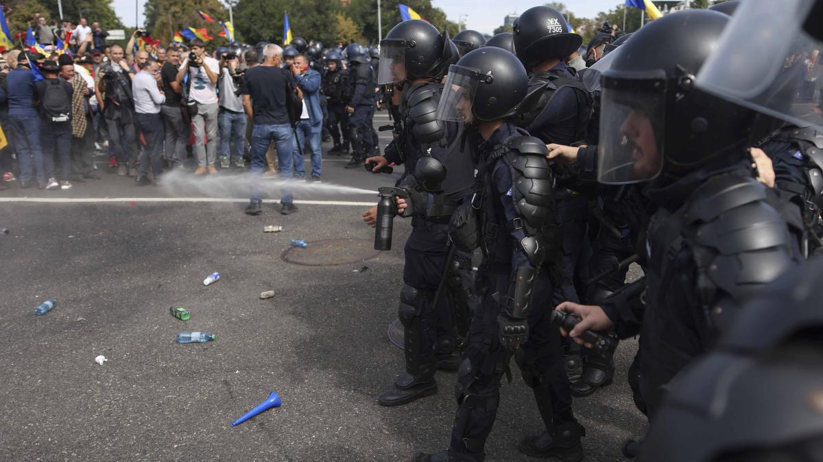 UZPR condamnă agresarea jurnaliștilor de la Realitatea Plus în timpul protestelor din Piața Victoriei