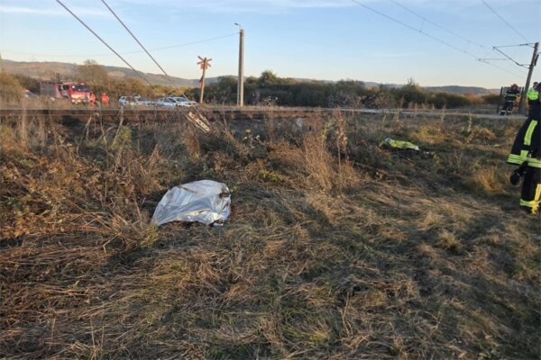 Tragedie în Harghita: Doi adolescenți de 17 ani au murit după ce un tren a lovit motocicleta lor