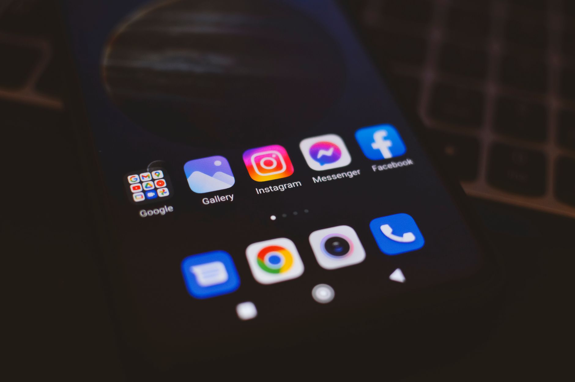 Polonia amenință cu blocarea platformelor X și Meta pentru conținutul ilegal publicat online