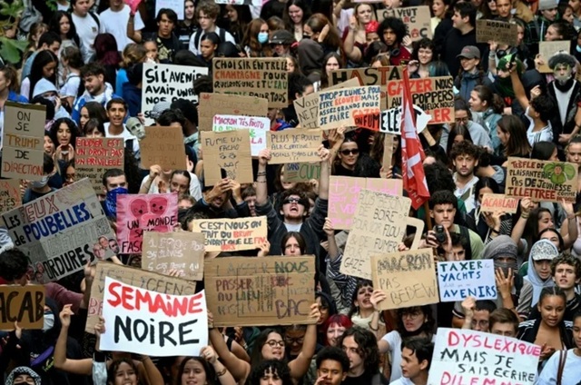 Violențe în Franța în timpul mobilizării liceenilor: 504 arestări și zeci de polițiști răniți