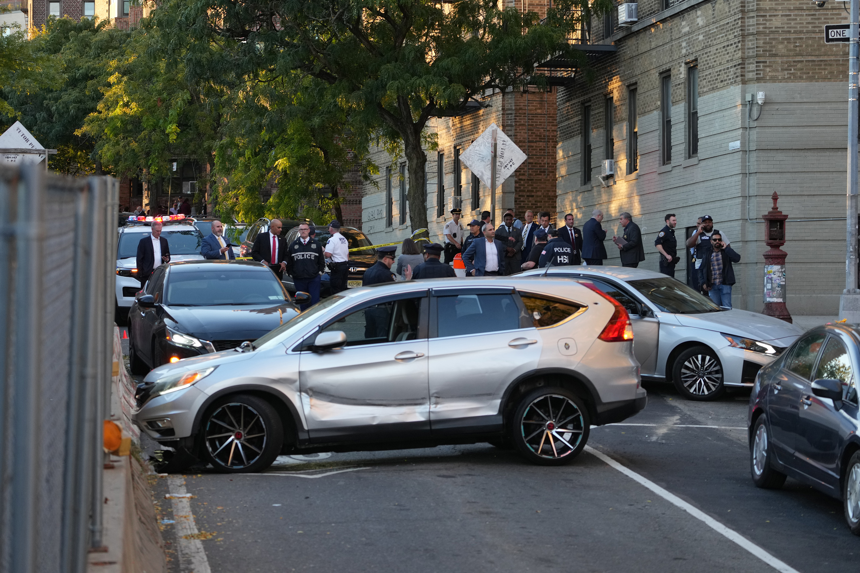 Incident armat în New York: Agenții ICE au împușcat un bărbat care avea un copil de 5 ani în mașină