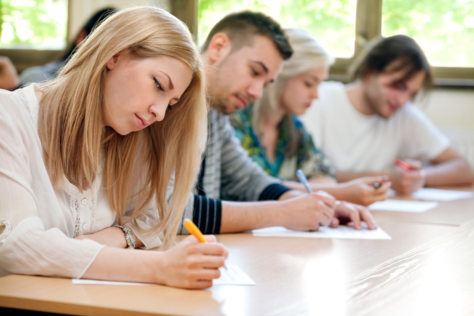 Declacul performanțelor școlare la adolescenți: impactul tehnologiei și al pandemiei asupra scorurilor PISA