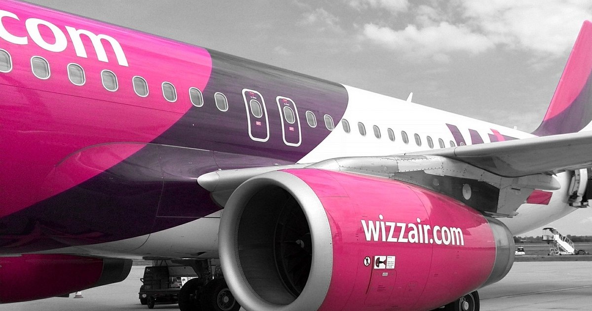 Un avion Wizz Air a efectuat un aterizare de urgență la Otopeni după impactul cu un stol de păsări